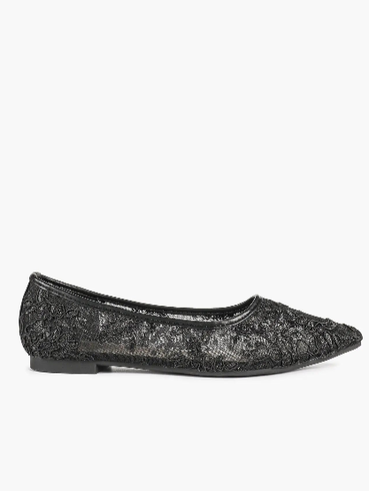 Why Black Lace Flats Are the Quiet Luxury Trend Women Love