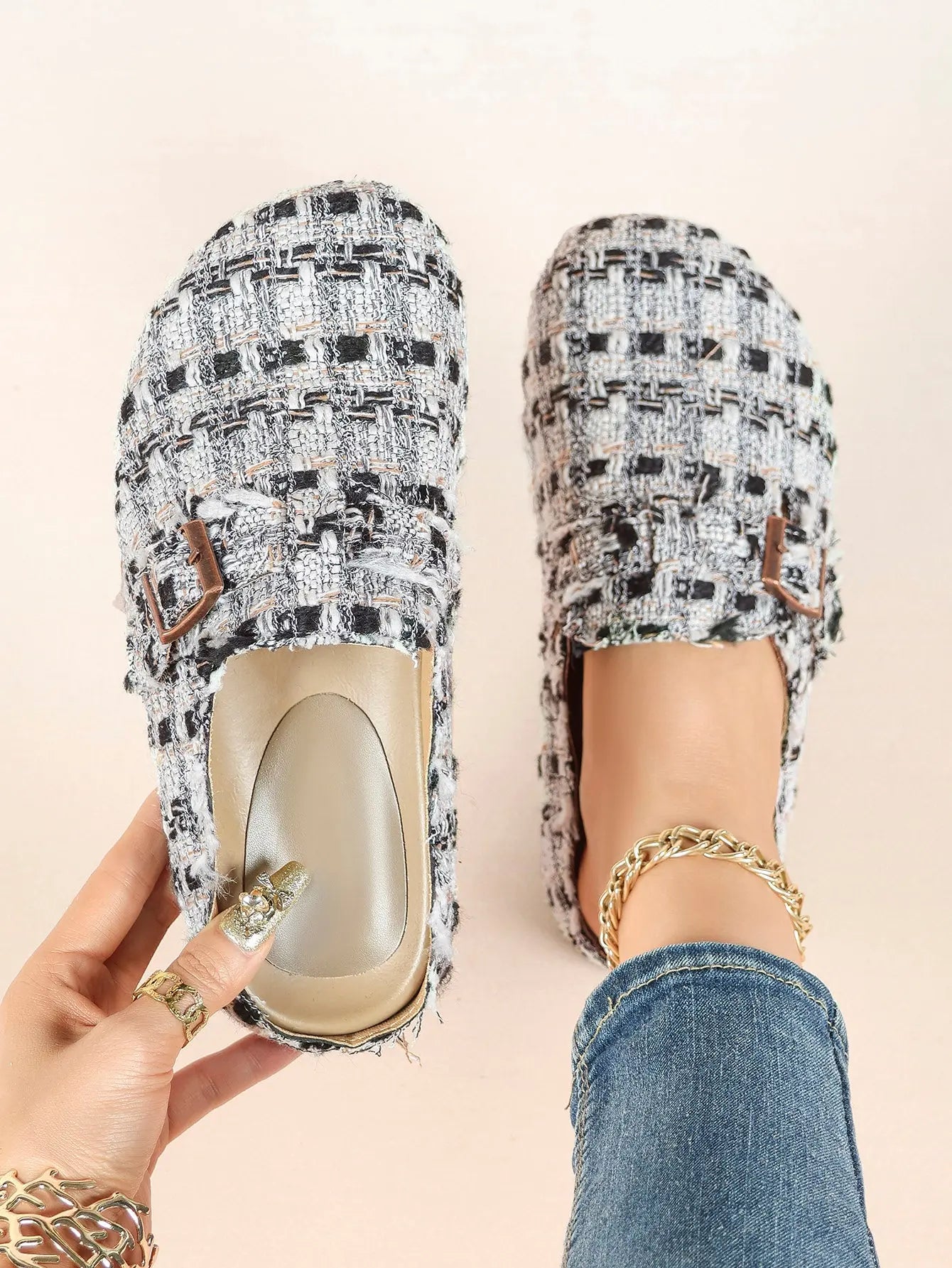 Black & White Tweed Fringe Boston Clogs – Women's Closed Toe Buckle Mule in Chanel-Style Fabric YISHIFAN