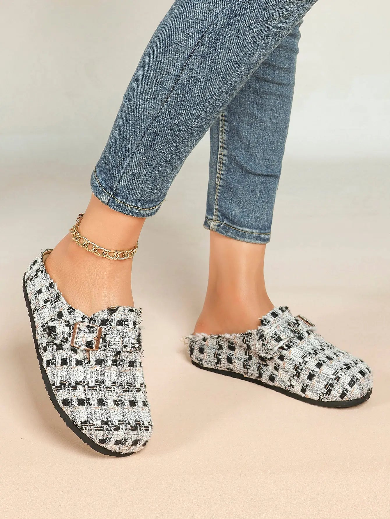 Black & White Tweed Fringe Boston Clogs – Women's Closed Toe Buckle Mule in Chanel-Style Fabric YISHIFAN