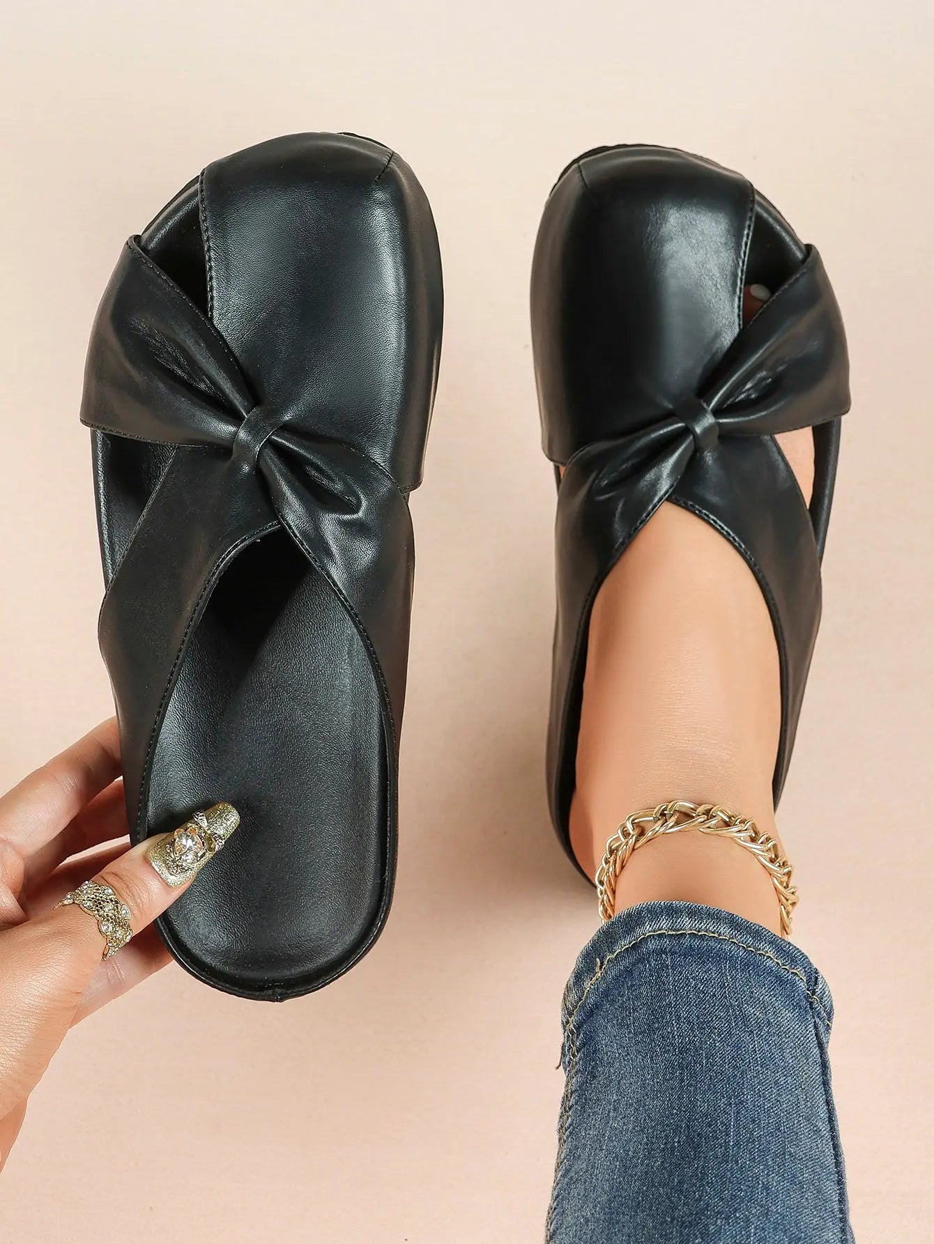 White Crossover Knot Slide Sandals – Women's Open Toe Flat Mule with Cushioned Footbed YISHIFAN