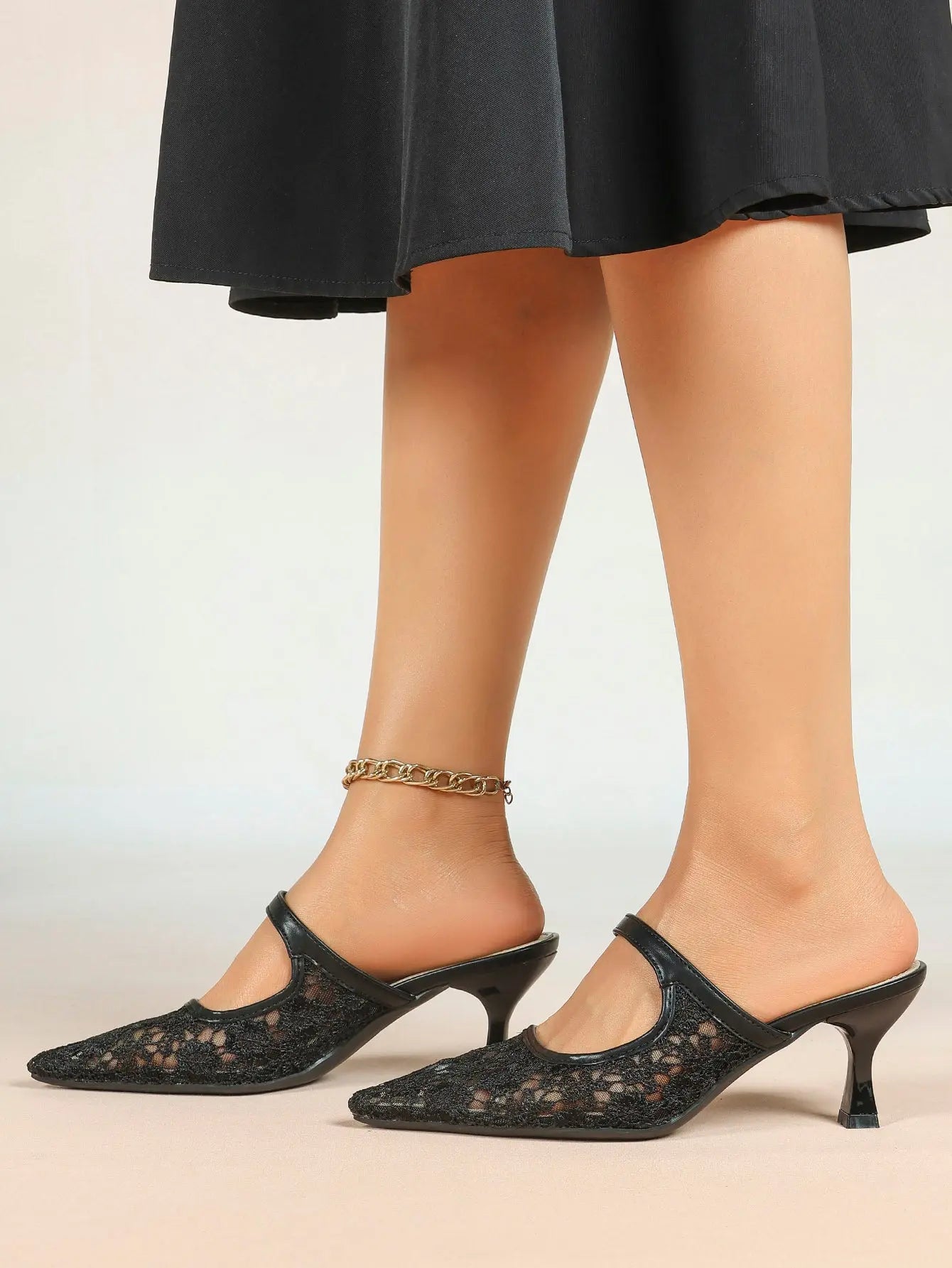 Black Floral Lace Mary Jane Kitten Heel Mules – Women's Pointed Toe Goblet Heel Slip-On YISHIFAN