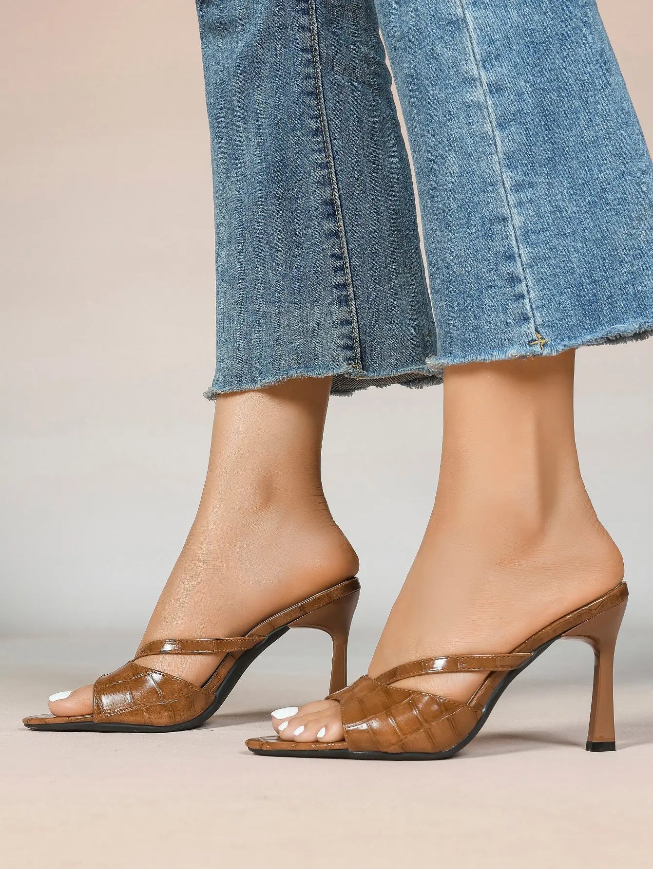 Women's Brown Crocodile-Embossed Stiletto Mules Low Heel Open-Toe for Casual Elegance YISHIFAN