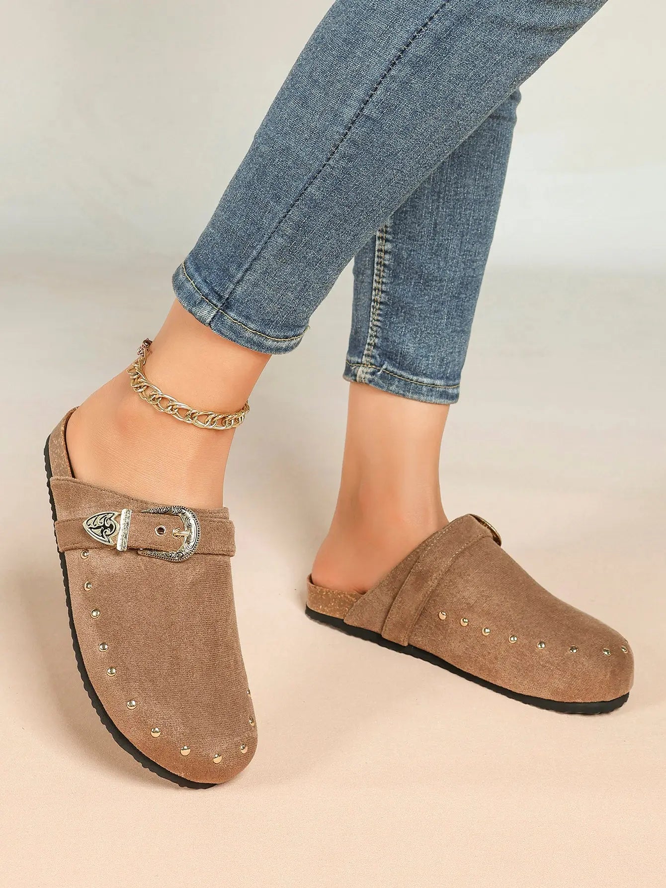 Mocha Suede All-Over Stud Western Engraved Buckle Boston Clogs – Women's Platform Closed Toe Mule YISHIFAN