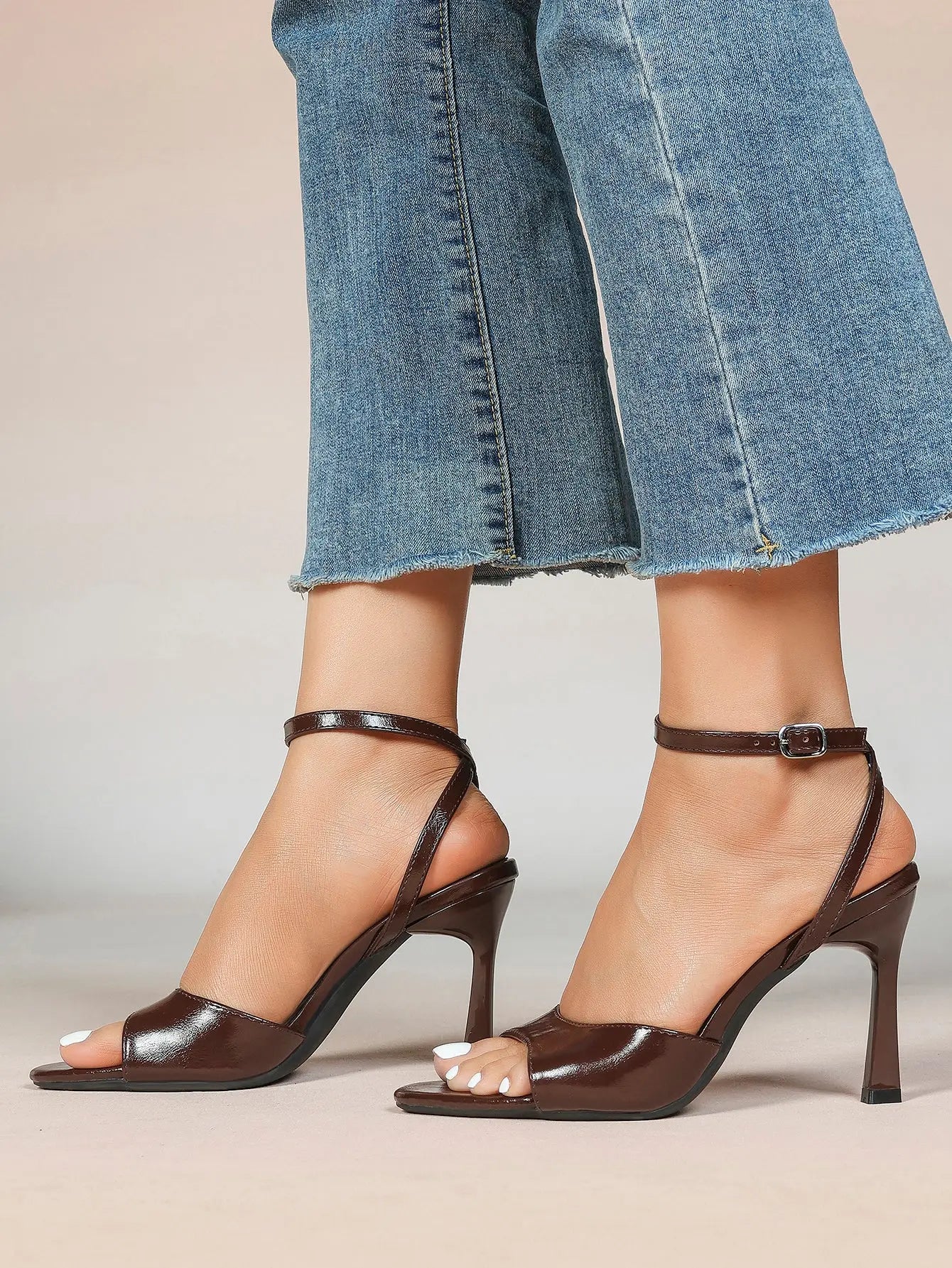 Women's Metallic Gloss Opened Pointed Toe Ankle Strap Stiletto Sandals Avant-Garde Heel for Party Casual YISHIFAN