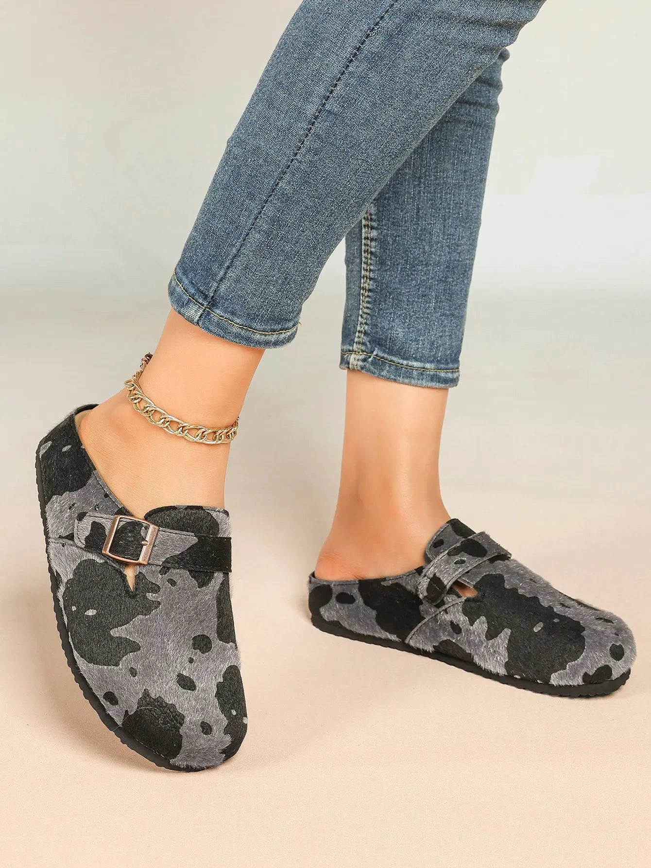 Black & White Tweed Fringe Boston Clogs – Women's Closed Toe Buckle Mule in Chanel-Style Fabric YISHIFAN