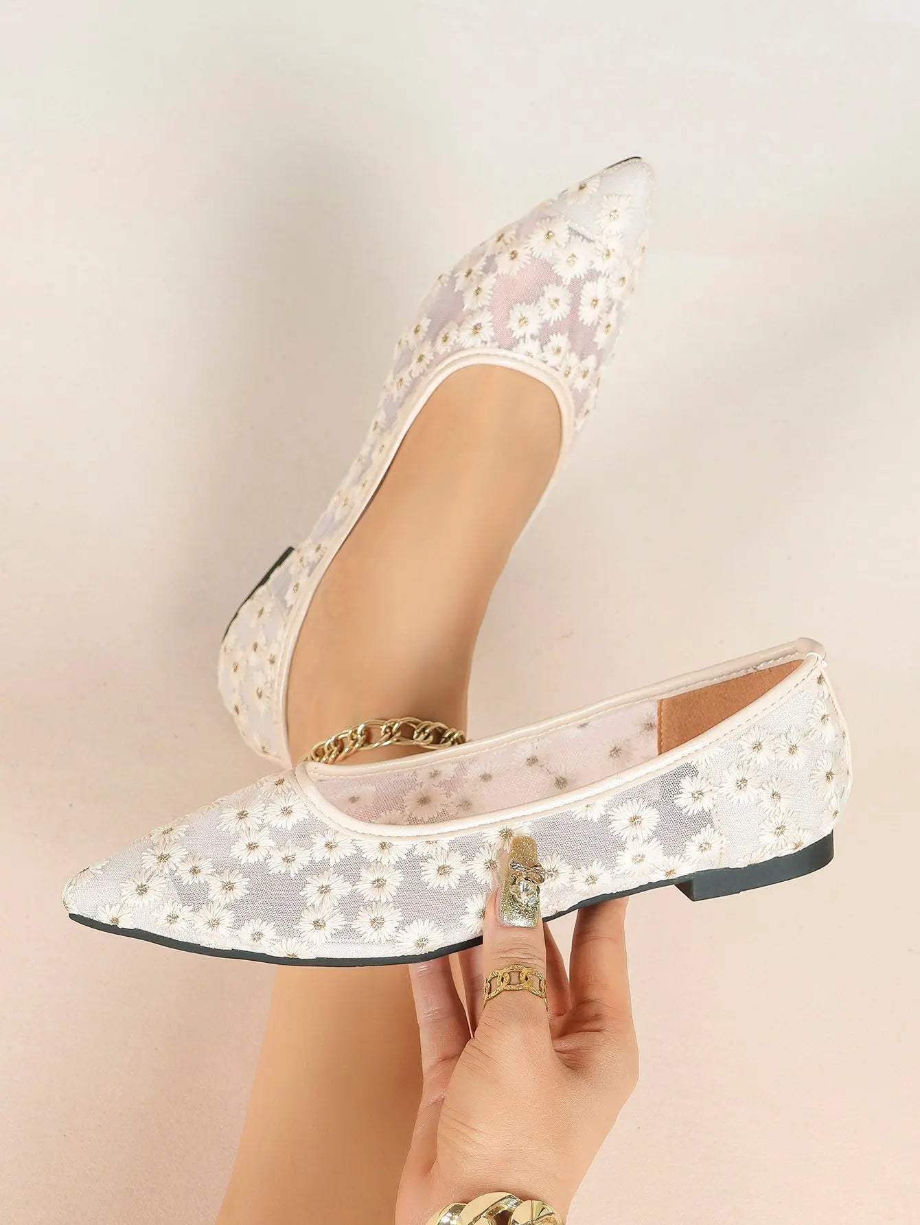 Black Floral Lace & Gold Star Embroidery Mesh Pointed Toe Flats – Women's Night-Sky Ballet Flat YISHIFAN