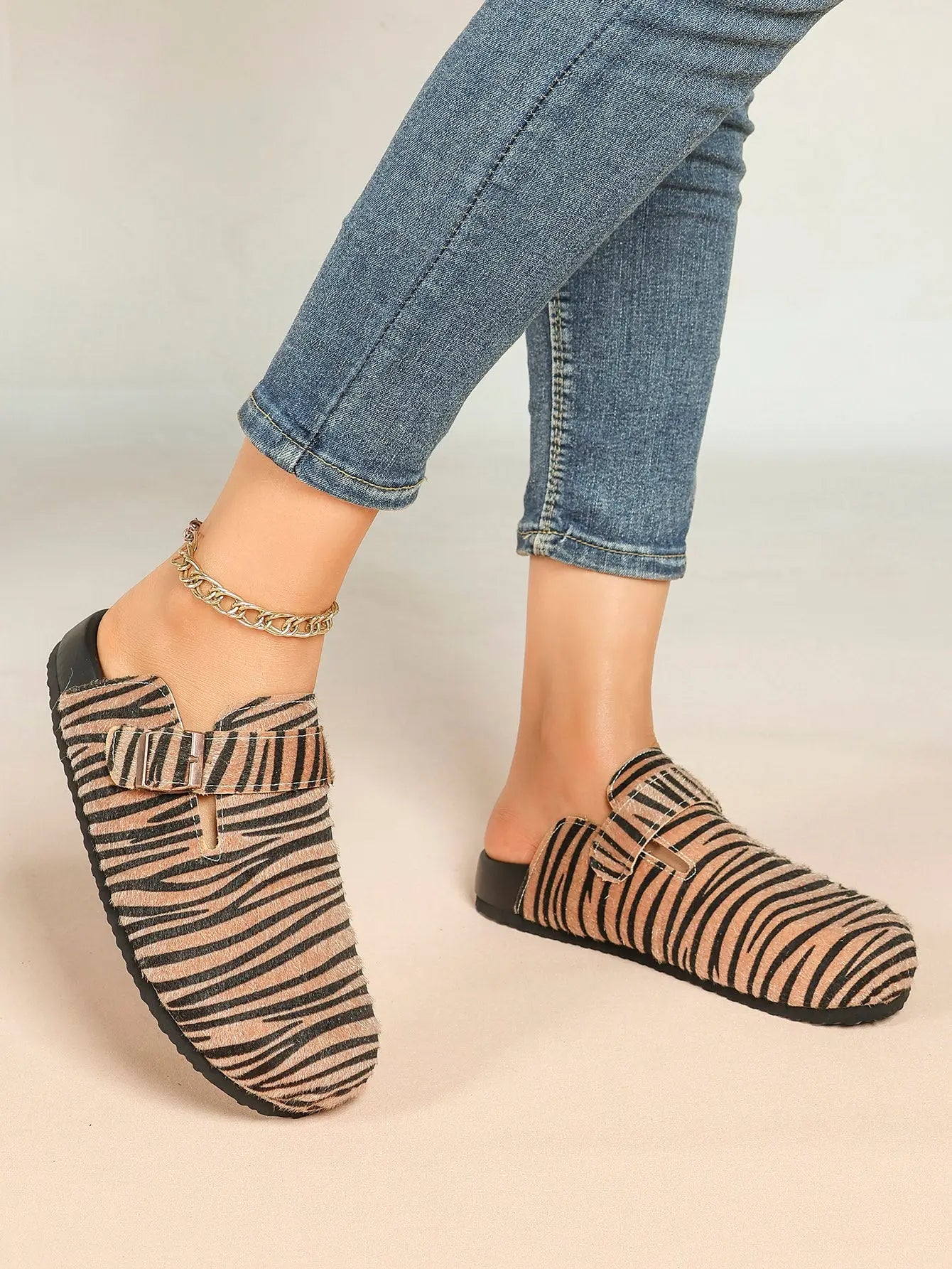 Leopard Print Faux Pony Hair Boston Clogs – Women's Closed Toe Buckle Mule with Soft Footbed YISHIFAN