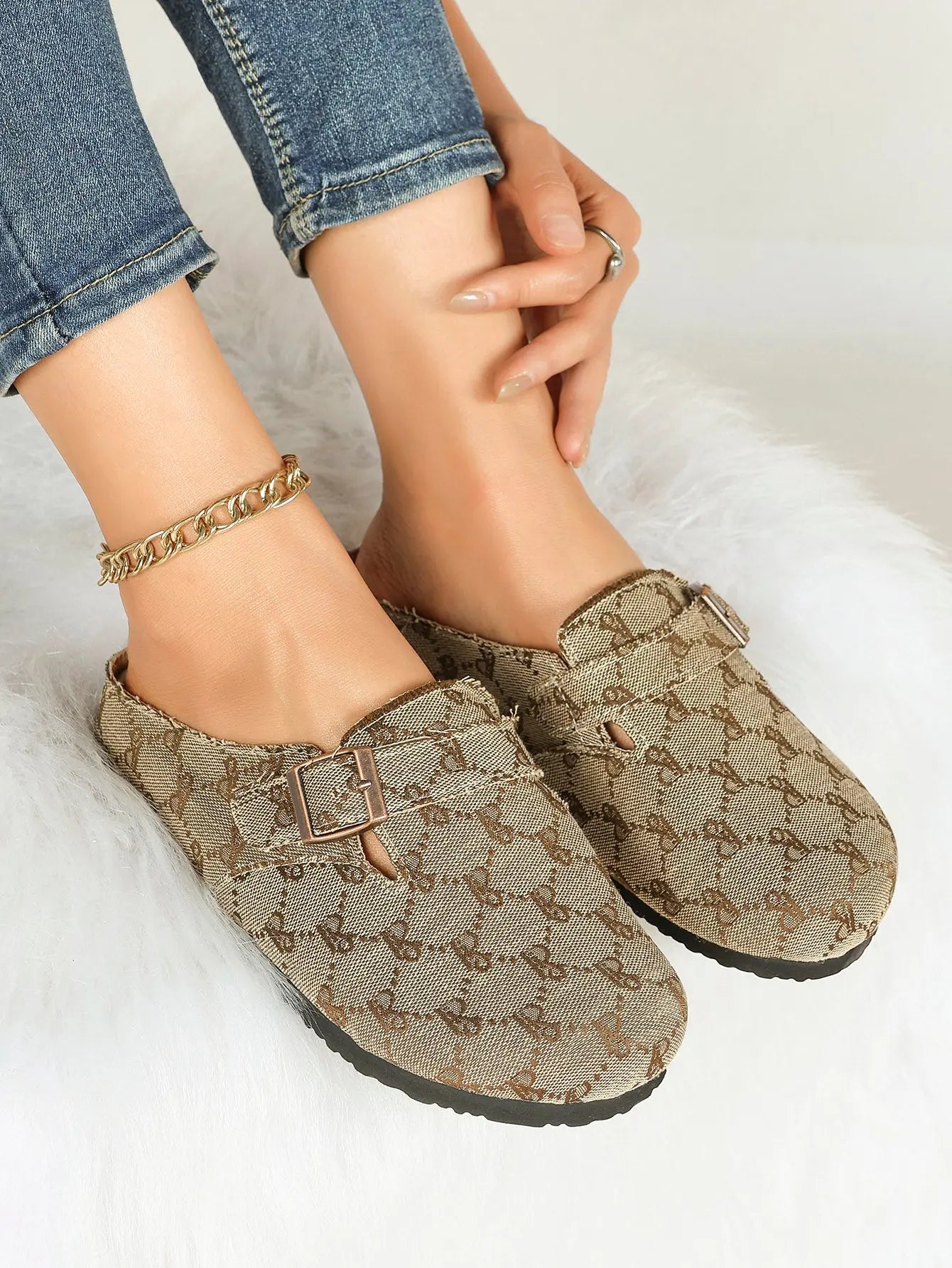 Black & White Tweed Fringe Boston Clogs – Women's Closed Toe Buckle Mule in Chanel-Style Fabric YISHIFAN