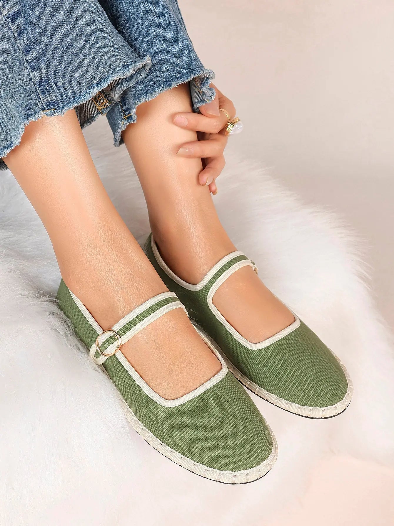 Black-White Grid Mary Jane Flats: Red Accents, Avant-Garde Heel & All-Day Retro Charm YISHIFAN