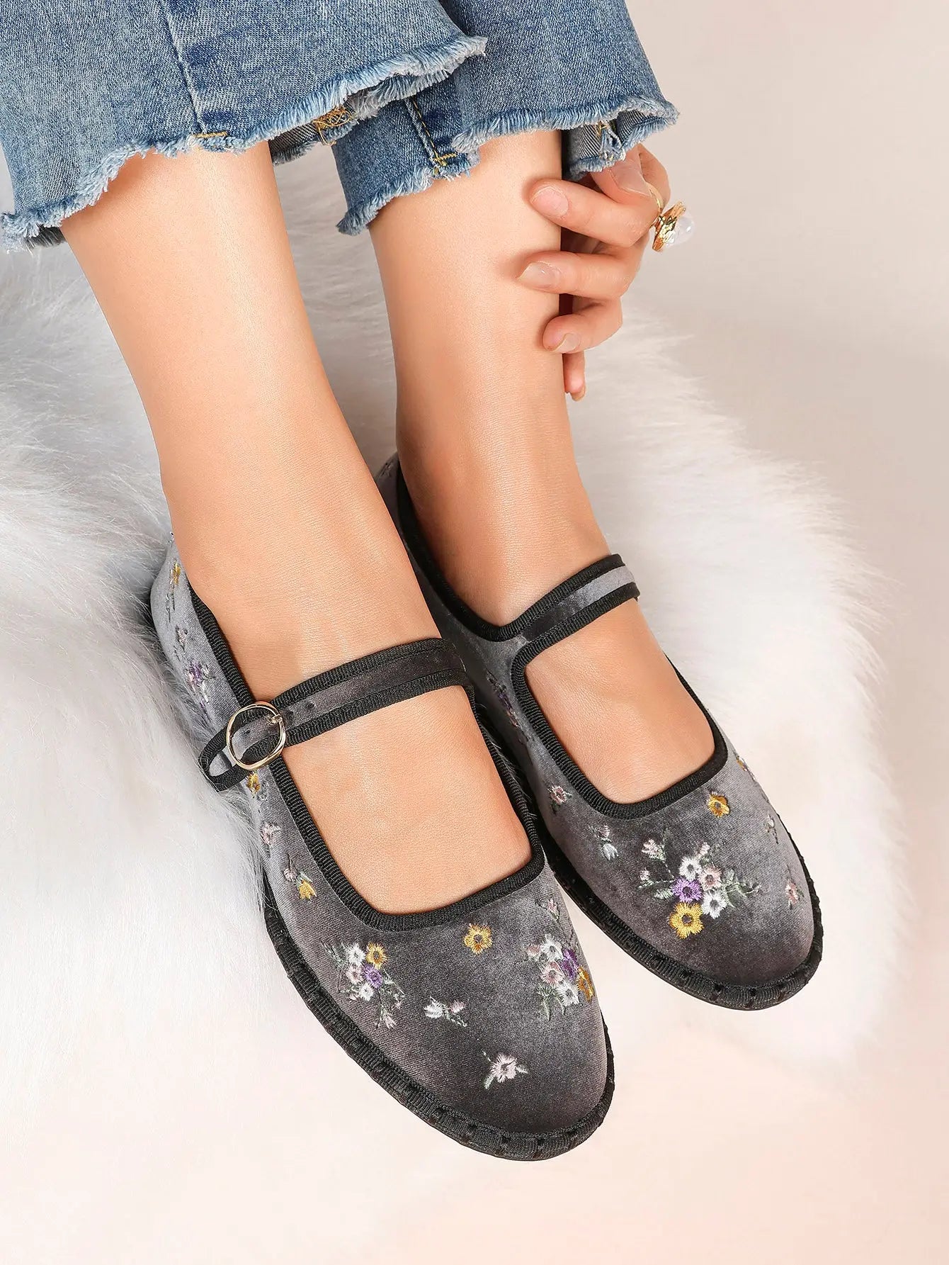 Floral Embroidered Mary Jane Flats:Black Velvet Elegance, Metallic Buckle & All-Day Comfort YISHIFAN