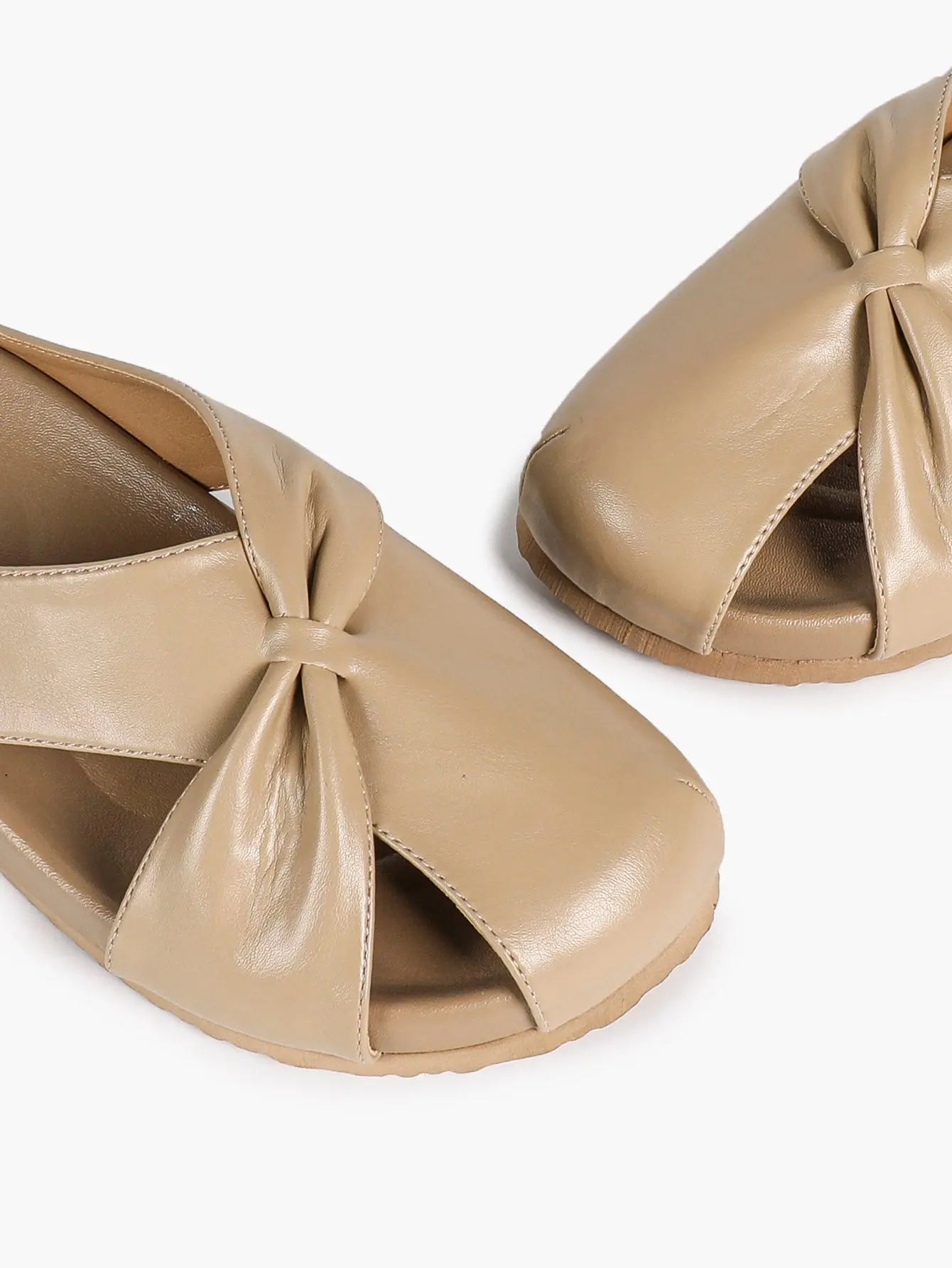 White Crossover Knot Slide Sandals – Women's Open Toe Flat Mule with Cushioned Footbed YISHIFAN