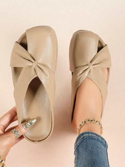 White Crossover Knot Slide Sandals – Women's Open Toe Flat Mule with Cushioned Footbed YISHIFAN