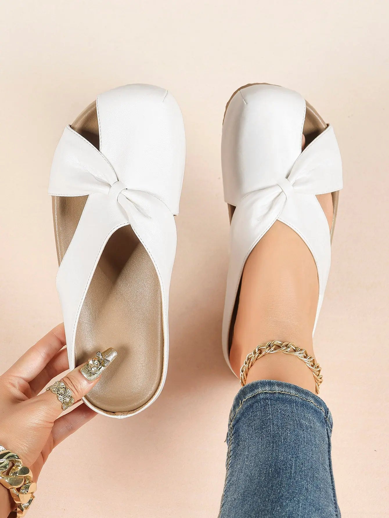 White Crossover Knot Slide Sandals – Women's Open Toe Flat Mule with Cushioned Footbed YISHIFAN