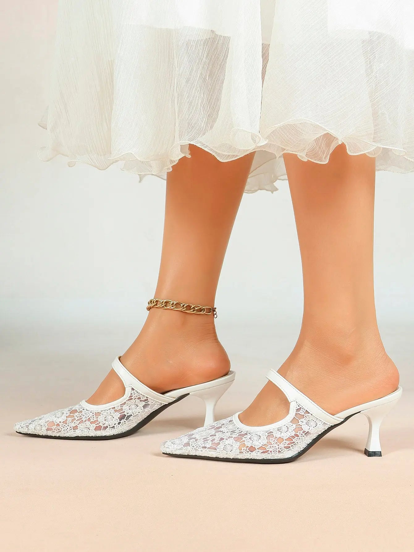 Black Floral Lace Mary Jane Kitten Heel Mules – Women's Pointed Toe Goblet Heel Slip-On YISHIFAN