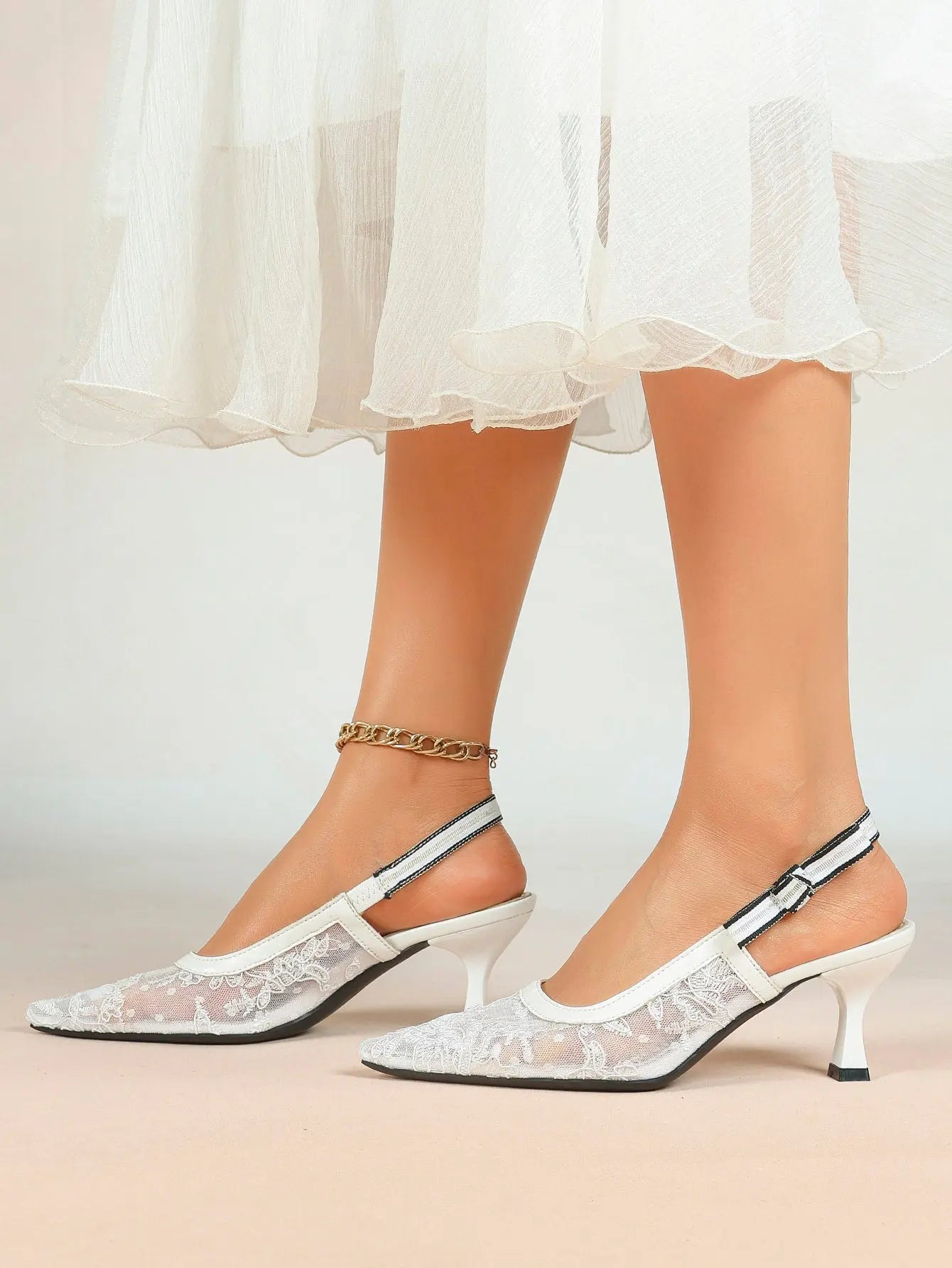 White Floral Embroidery Slingback Kitten Heels – Women's Pointed Toe Goblet Heel YISHIFAN