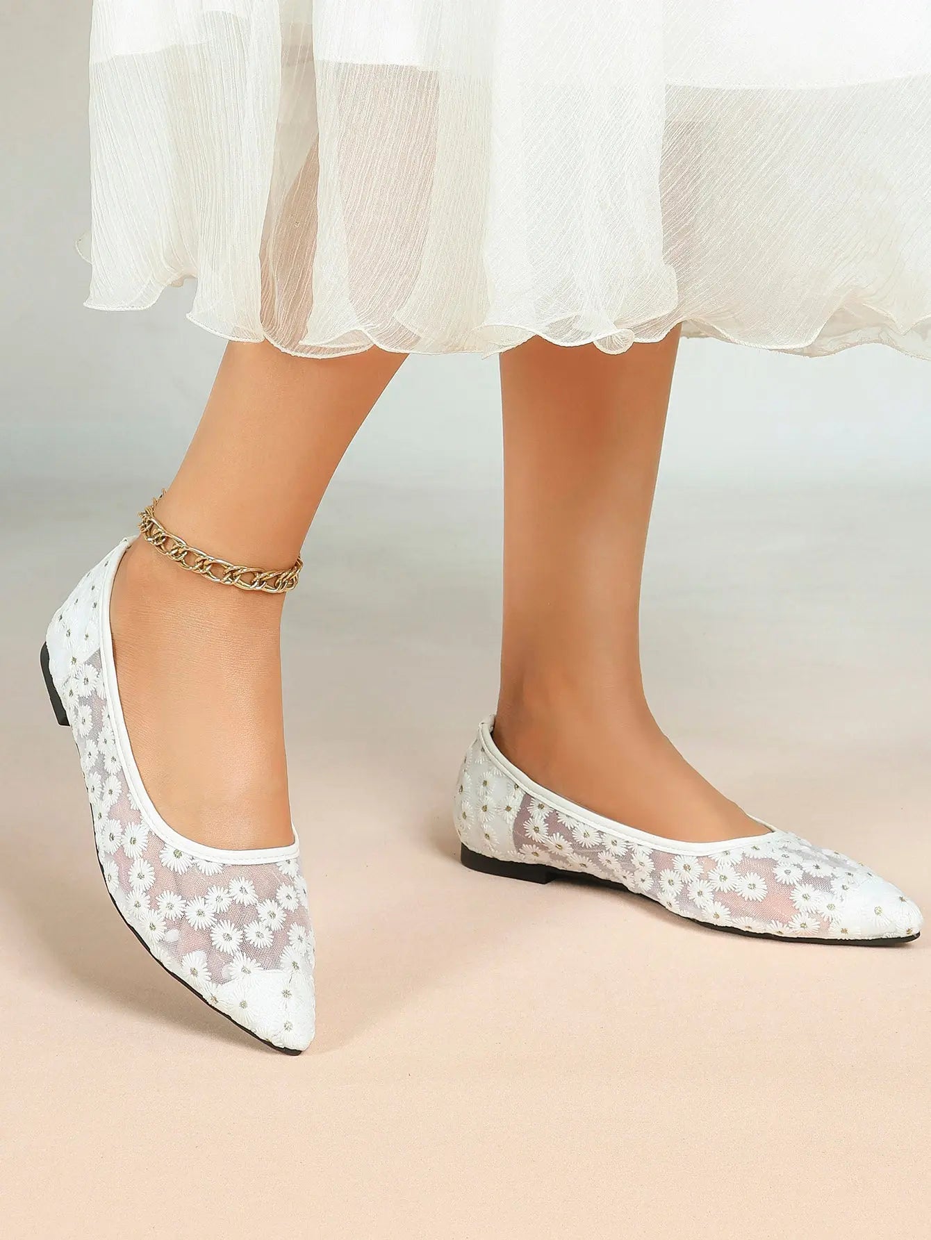 Black Floral Lace & Gold Star Embroidery Mesh Pointed Toe Flats – Women's Night-Sky Ballet Flat YISHIFAN